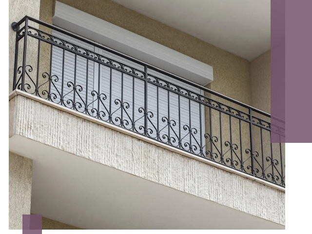 Балконные ограждения из металла и стекла в Новоалтайске для домов