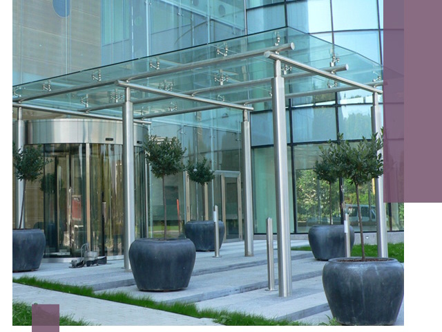 Навесы из стекла на заказ в Новоалтайске — монтаж и установка