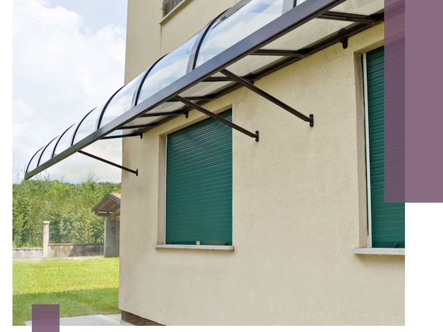 Козырьки над окнами в Новоалтайске — изготовление и монтаж по выгоде