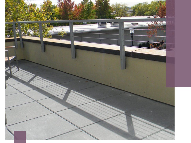 Металлические парапеты под ключ в Новоалтайске: монтаж и изготовление