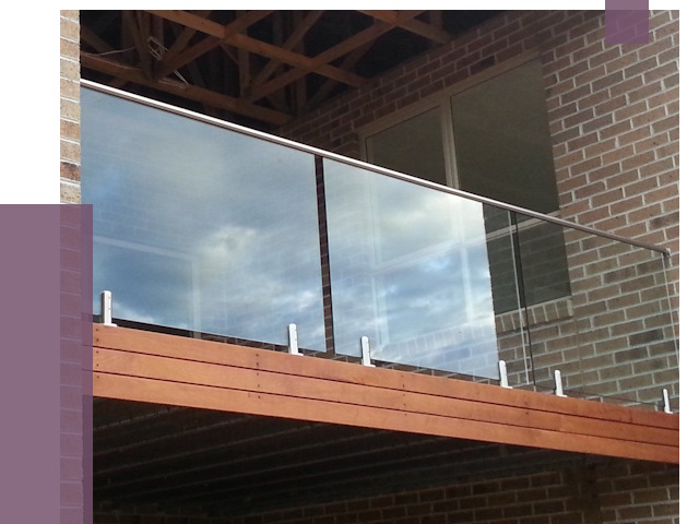 Стеклянные парапеты на крыше и террасе в Новоалтайске от 11502 руб. | ПРОЛЁТ-Нвл