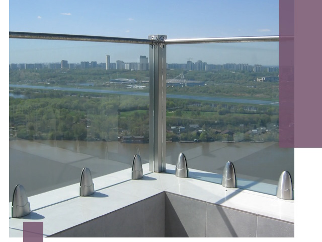 Стеклянные парапеты премиум класса в Новоалтайске для домов и бизнесов