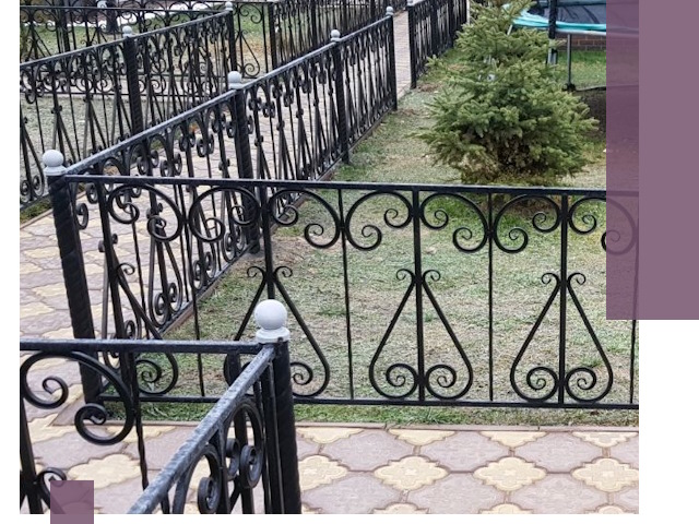 Кованые газонные ограждения под ключ в Новоалтайске